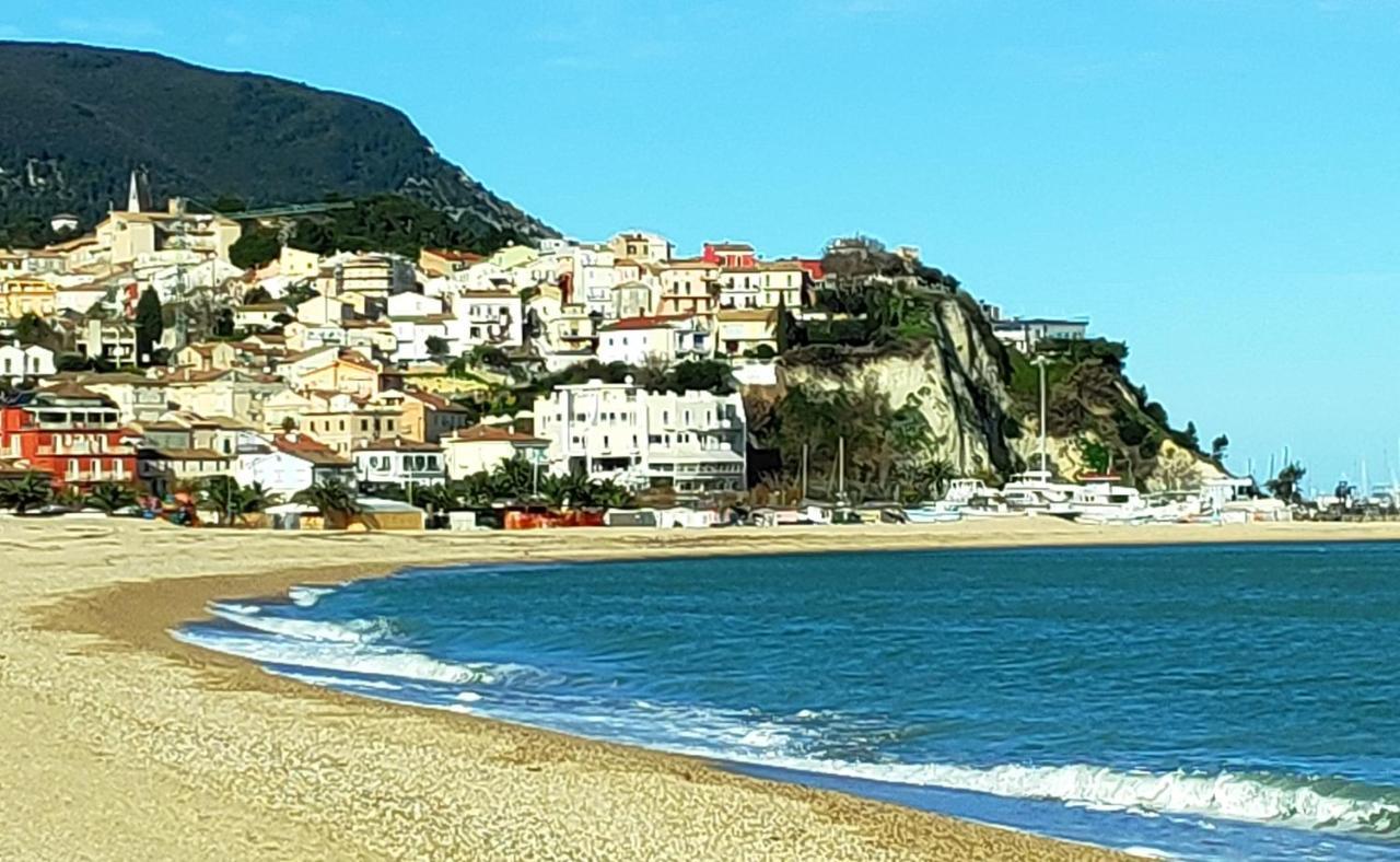 Appartamento L'Azalea - A Due Passi Da Numana Con Grande Terrazzo E Piscina Condominiale Stagionale Сироло Экстерьер фото