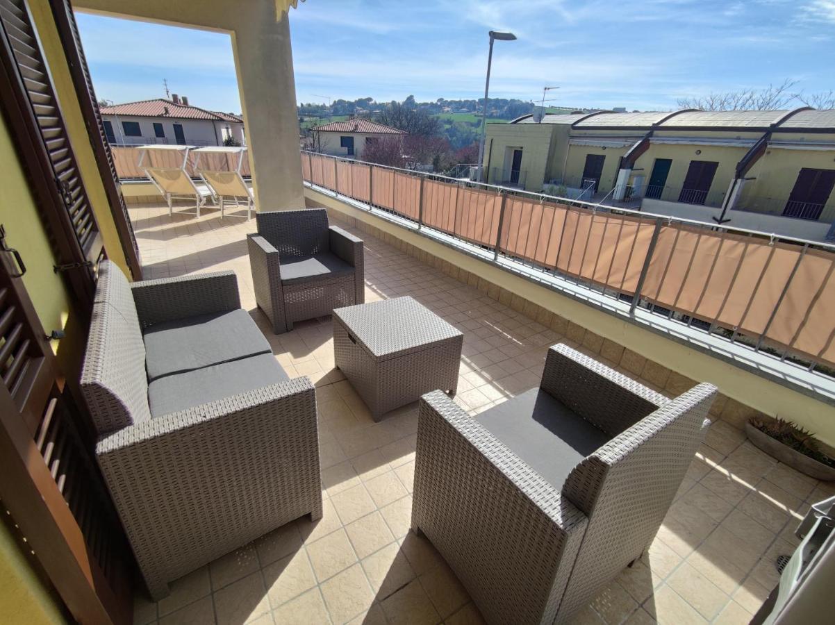 Appartamento L'Azalea - A Due Passi Da Numana Con Grande Terrazzo E Piscina Condominiale Stagionale Сироло Экстерьер фото